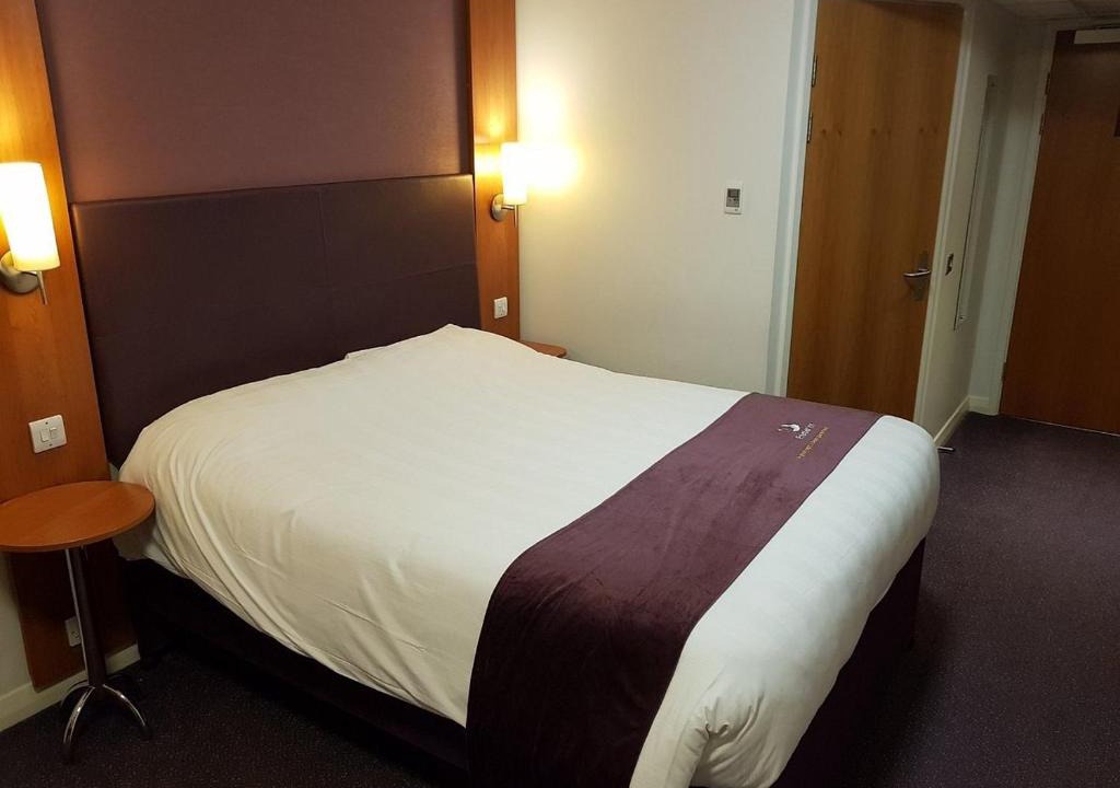 Glemsford Hotel | Lakeview Manor Retreat