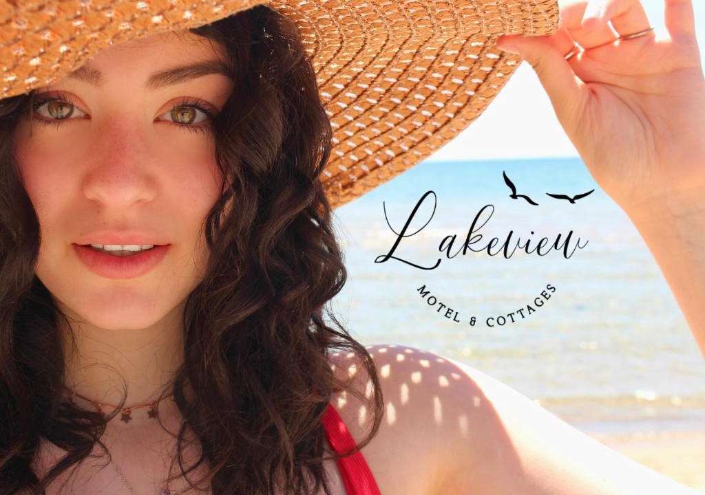 Sauble Beach Hotel | Lakeview Motel and Cottages