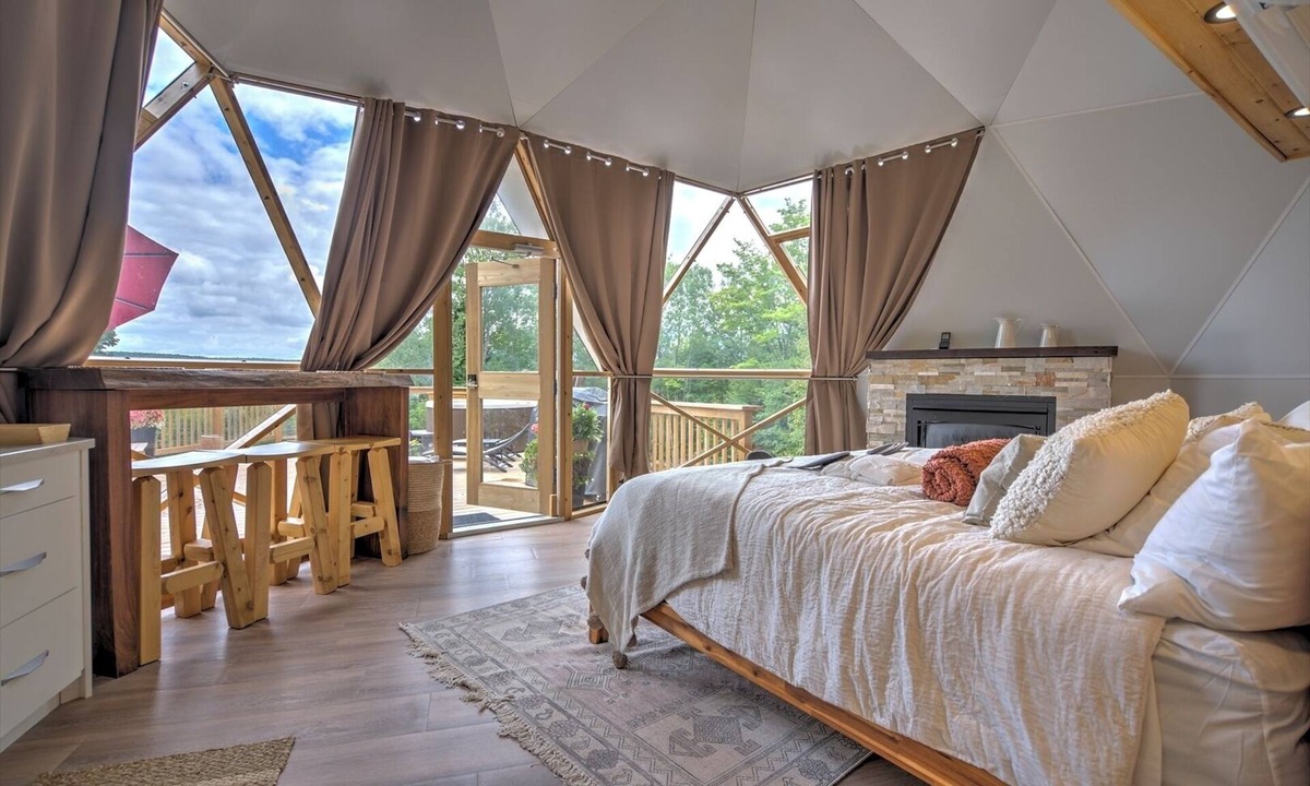 Haliburton Hotel | Lakeview Motel