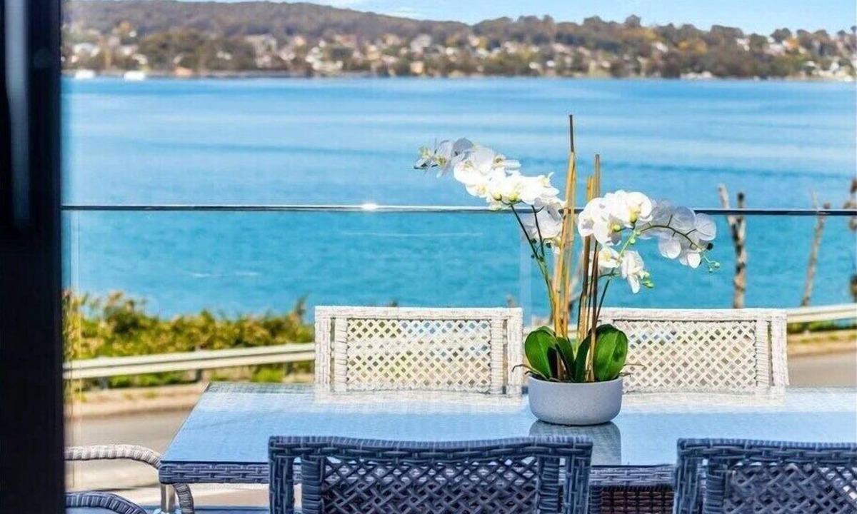 Speers Point House | Lakeview Oasis on The Esplanade