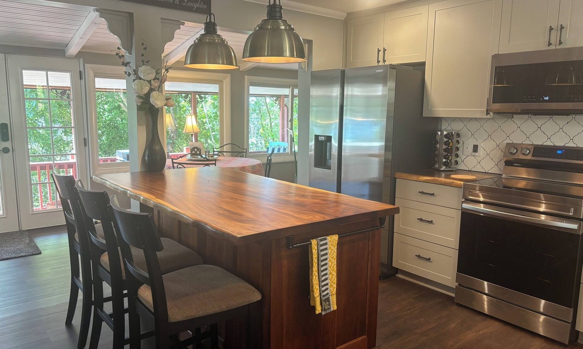 Harrison House | Lakeview Retreat