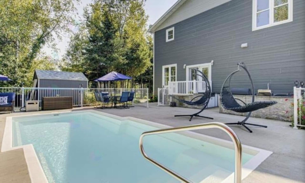 Saint-Anicet House | Lakeview Serenity