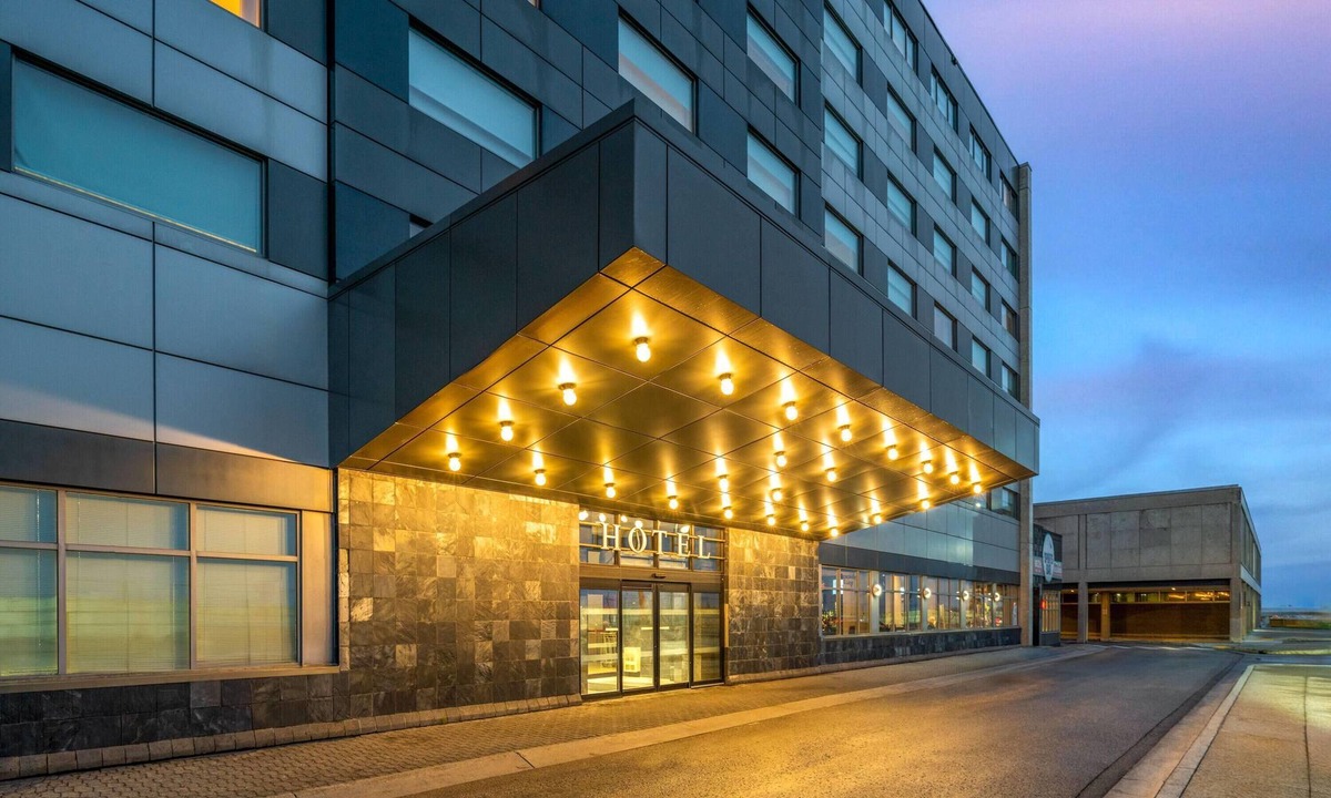 Winnipeg Hotel | Lakeview Signature, Trademark Collection by Wyndham
