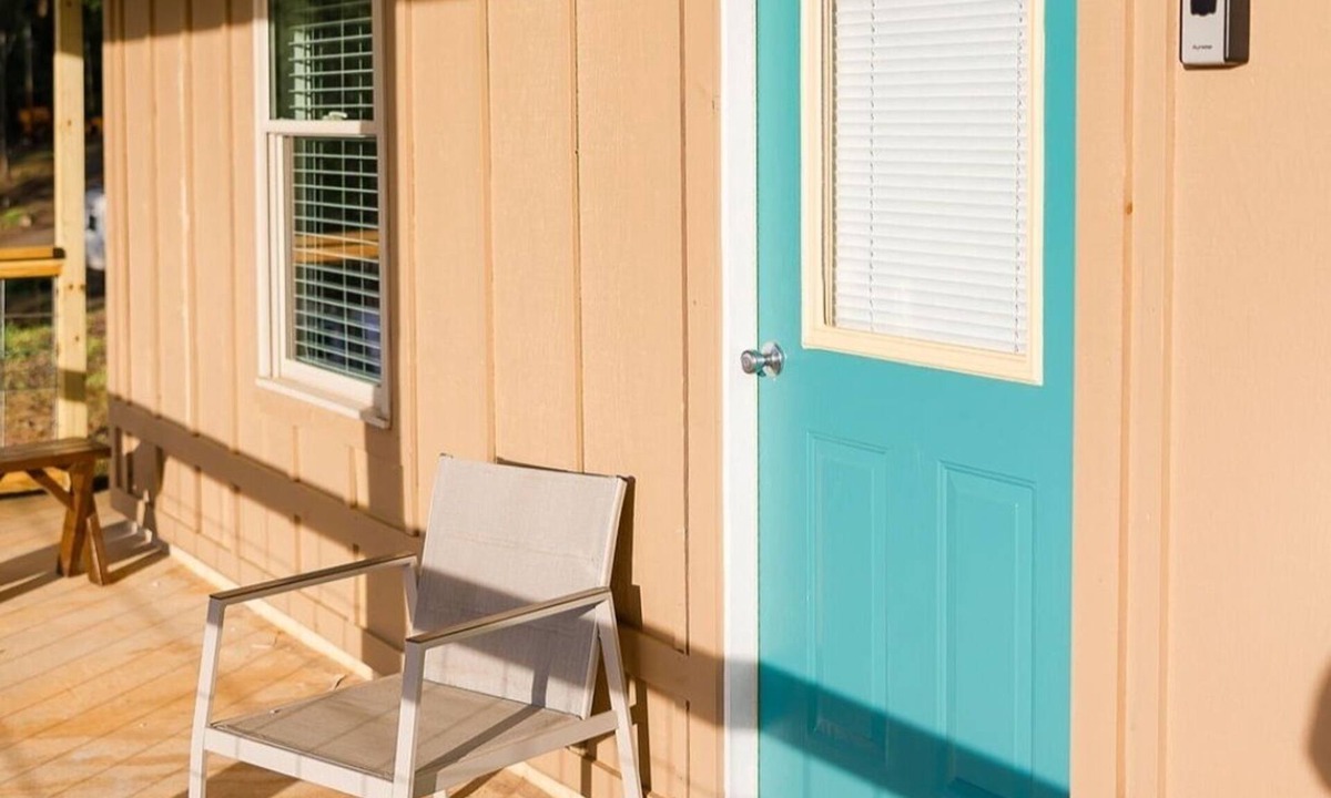 Hayesville Apartment | Lakeview Toucan Terrace Palm Studio