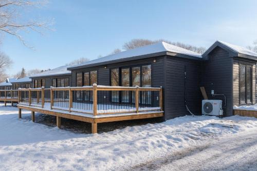 Harwood Villa | Lakeview Willow Bay Cottages in Harwood