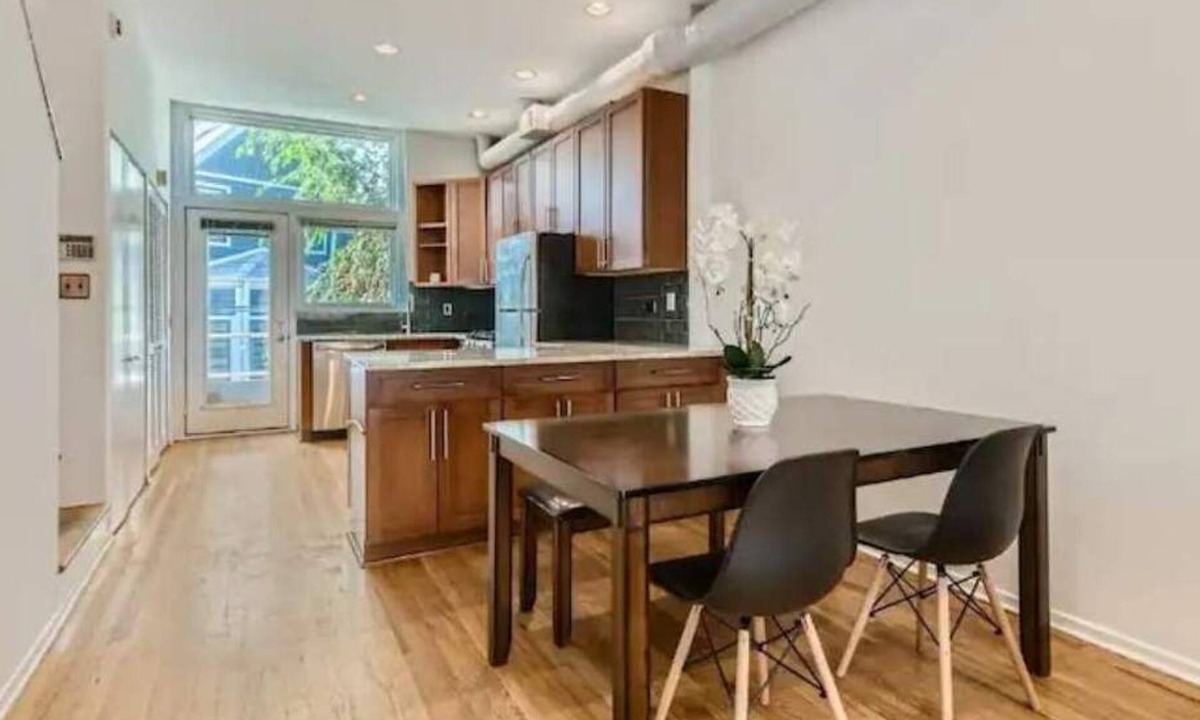 Wrigleyville House | Lakeview/Wrigley Townhouse