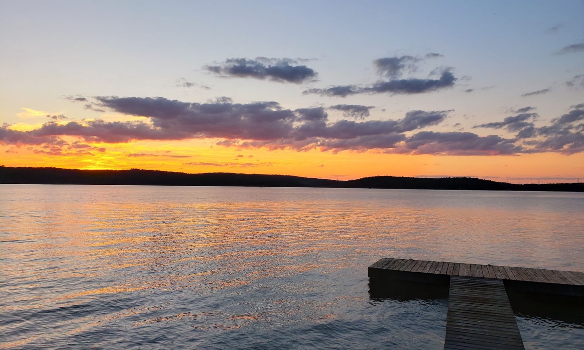 Hawley House | LakeWallenpaupack Lakefront3BR+Loft+2FBaths-GreatViews!Central AC,KayaksFoosBall