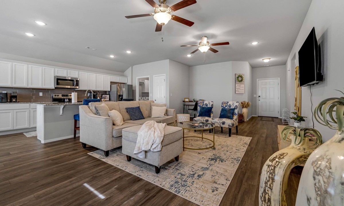 Lowell House | Lakewood Lounge - Quiet Area, Walking Trails, Community Park
