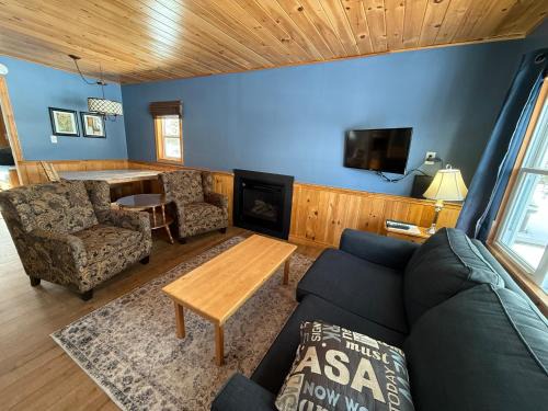 Algonquin Highlands Resort | Lakewoods Cottage