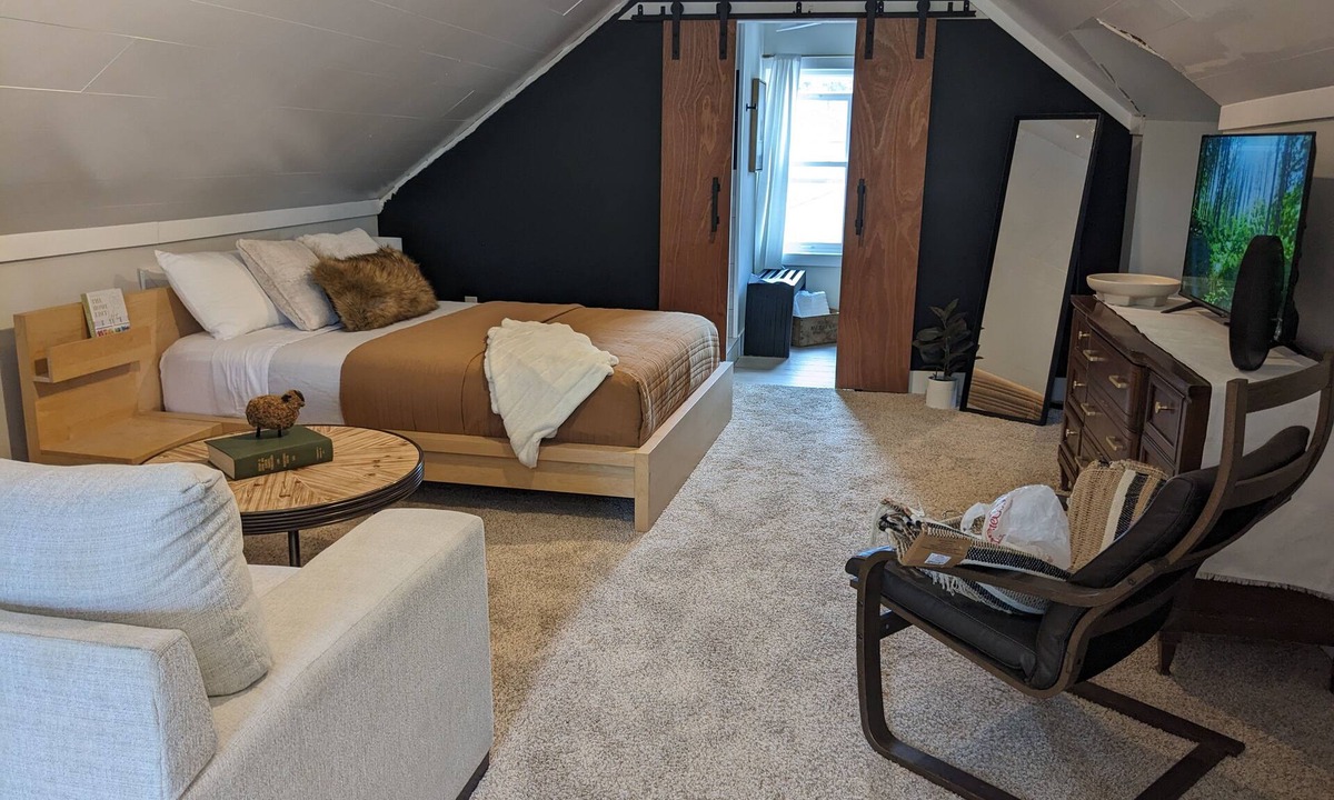 Howard Apartment | Lakewoods Urban Suite