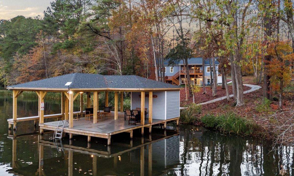 Wise House | Lakin`Reel Memories - Sleeps 18 - New Rental