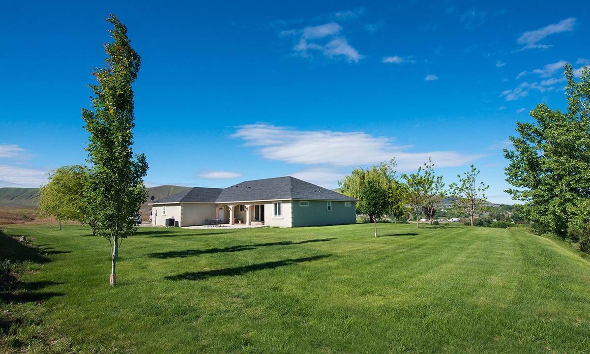 Benton City House | Laliik Iniit South - Million-dollar views!