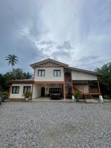Hilir Perak District Villa | Laman Serambi Homestay