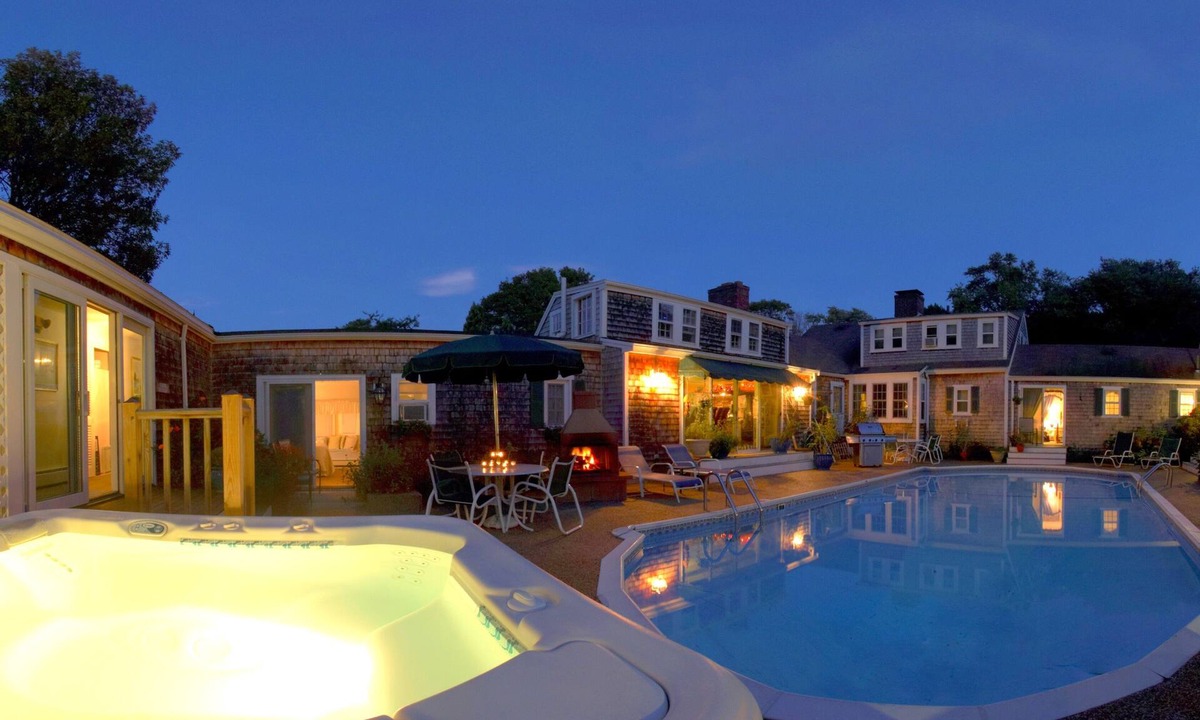 Barnstable Bed & Breakfast | Lamb and Lion Inn
