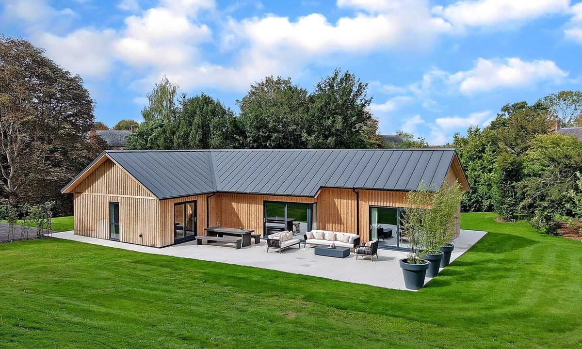 Erlestoke Cottage | Lambs Lawn - Pet Friendly, Westbury near Devizes