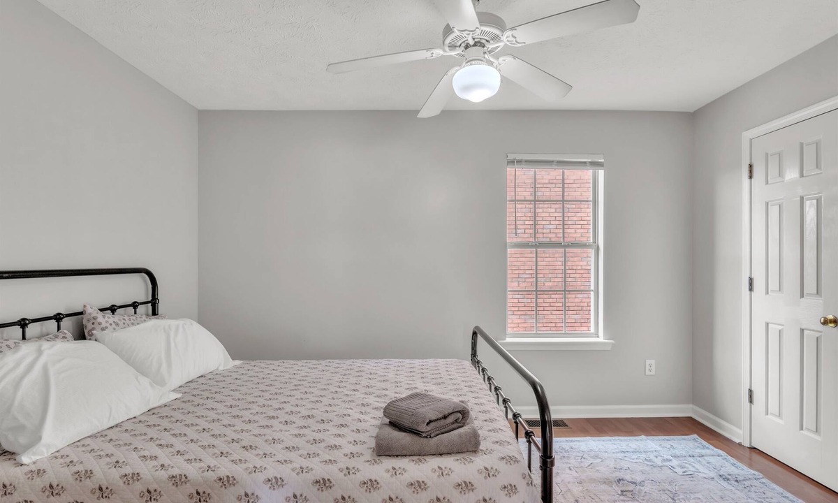Starkville House | Lampkin Stay, Cotton District, Walk to MSU