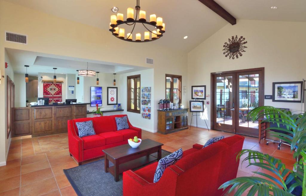 College East Hotel | Lamplighter Inn & Suites at SDSU