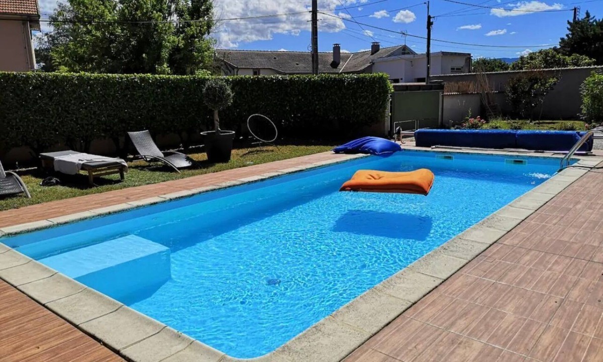 Riorges House | Lananas, Maison Avec Piscine