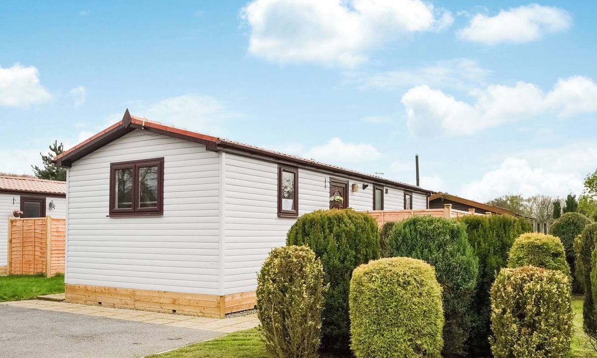 Fangfoss Cottage | Lanburnum Lodge - UK47076