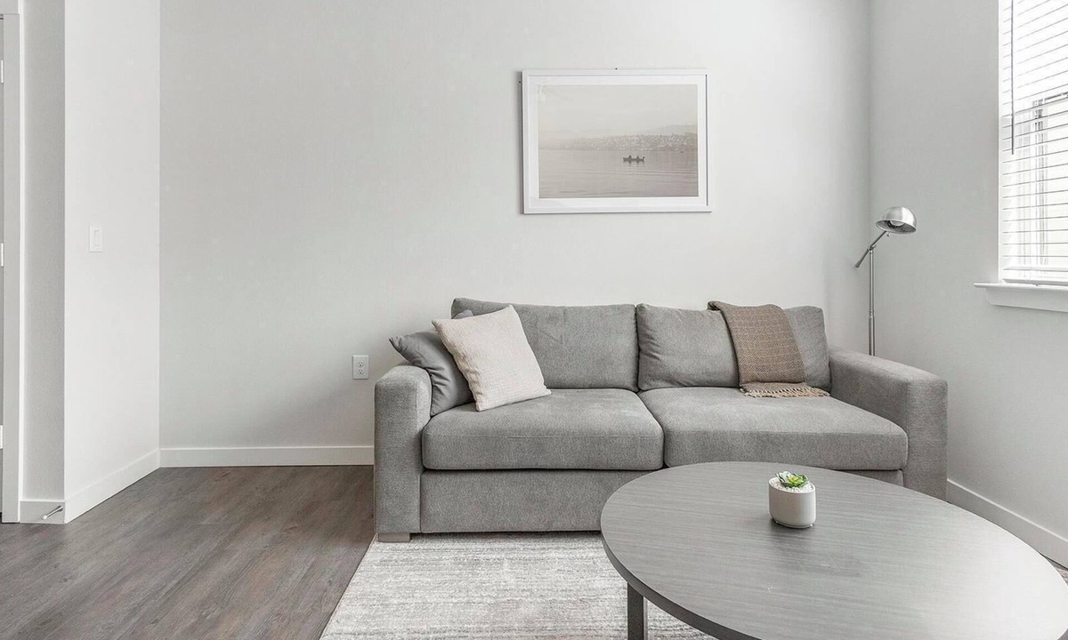 Spring Branch East Apartment | Landing | Amazing 1BD, Courtyard, Gym