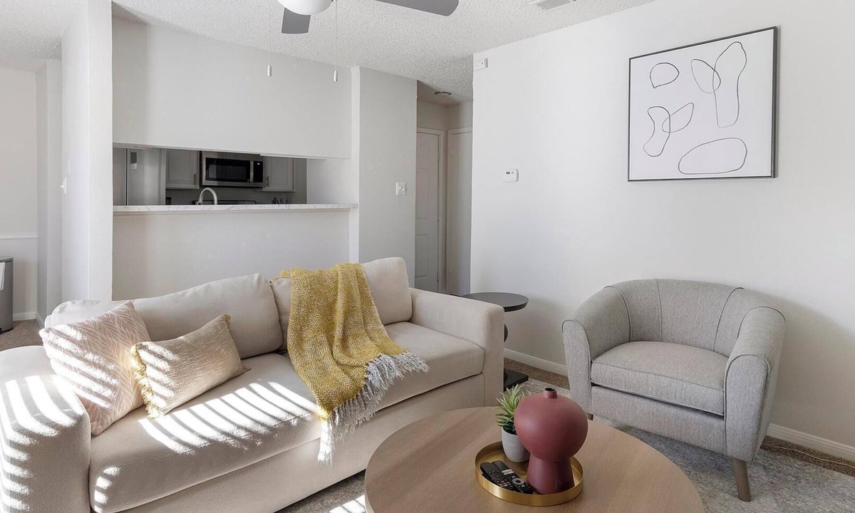 Denton Apartment | Landing | Amazing 1BD, Courtyard, Gym