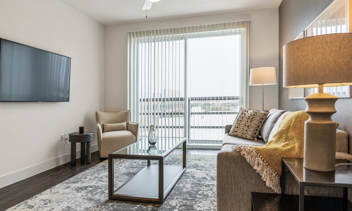 Old East Dallas Apartment | Landing | Amazing 1BD, Gym, Clubhouse