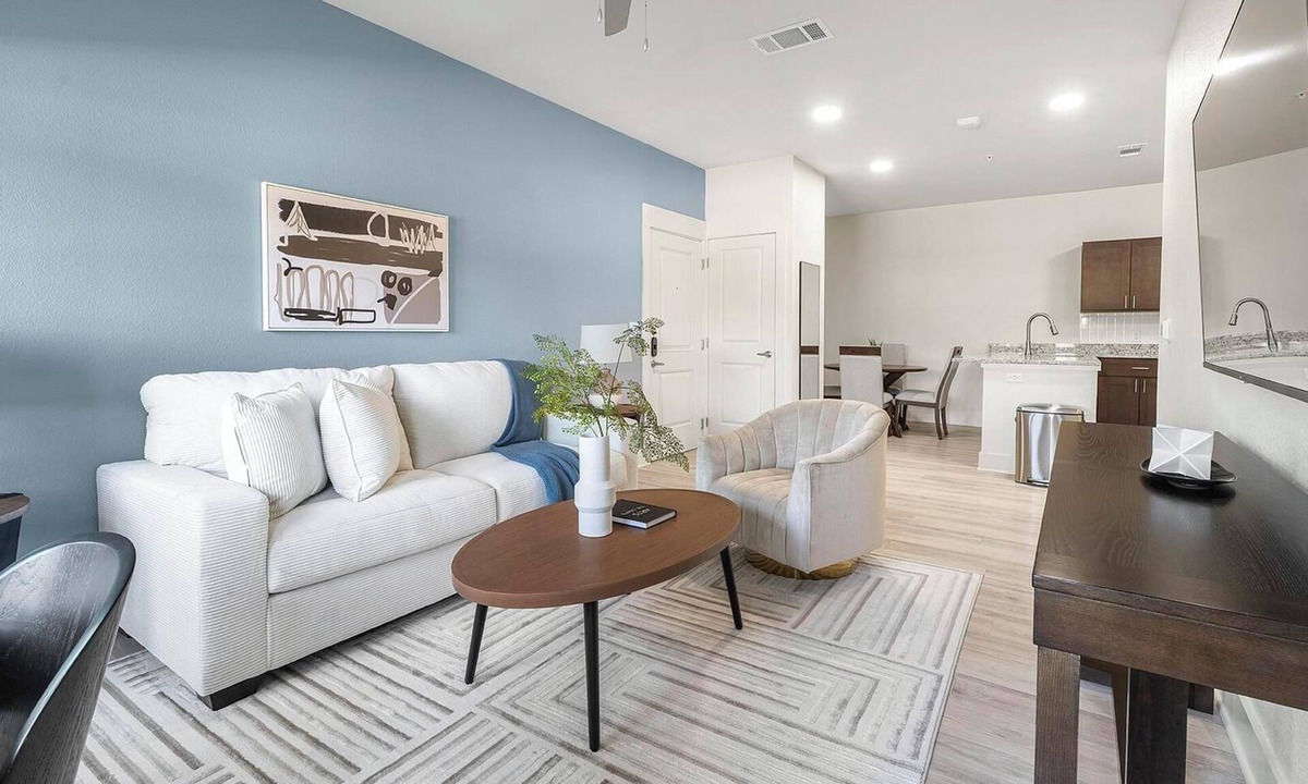 Lockhart Apartment | Landing | Amazing 2BD, Gym, Pool