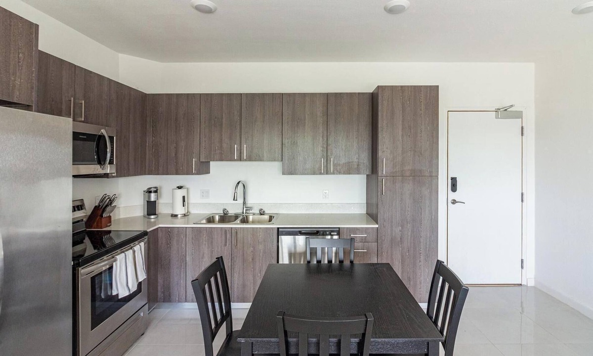 Naranja Apartment | Landing | Amazing 2BD, Gym, Pool