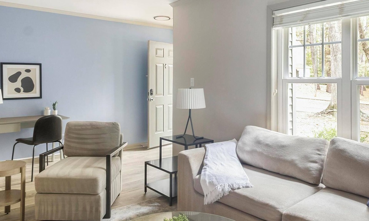 Crabtree Apartment | Landing | Amazing 2BD, Gym, Pool