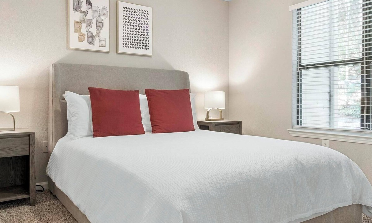 Red Oak Apartment | Landing | Amazing 2BD, Gym