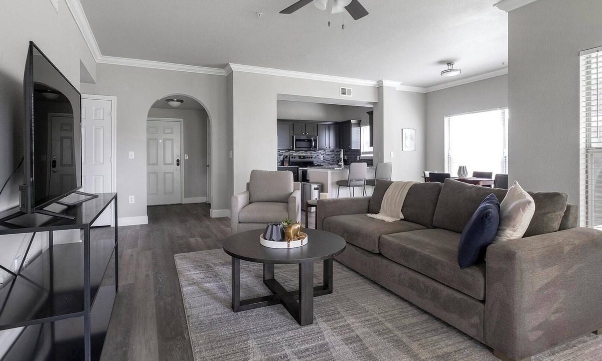 Richmond Apartment | Landing | Amazing 2BD, Pool, Gym