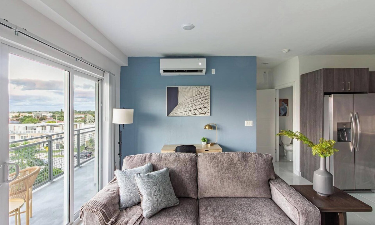 Naranja Apartment | Landing | Amazing 2BD, Pool, Gym