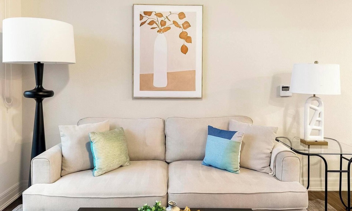 Overland Park Apartment | Landing | Amazing 3BD, Gym, Pool