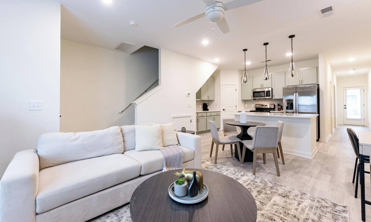 Wilmington Apartment | Landing | Amazing 3BD, Pool, Gym