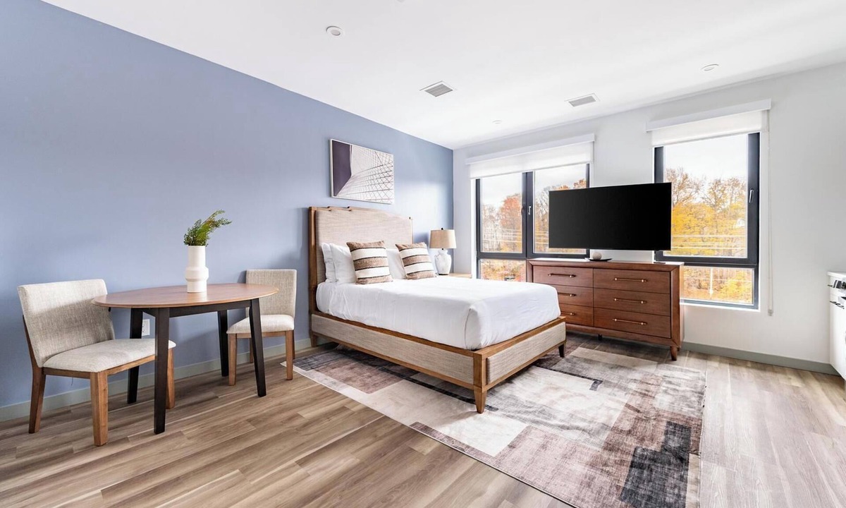 Haverhill Apartment | Landing | Amazing Studio, Pool, Gym