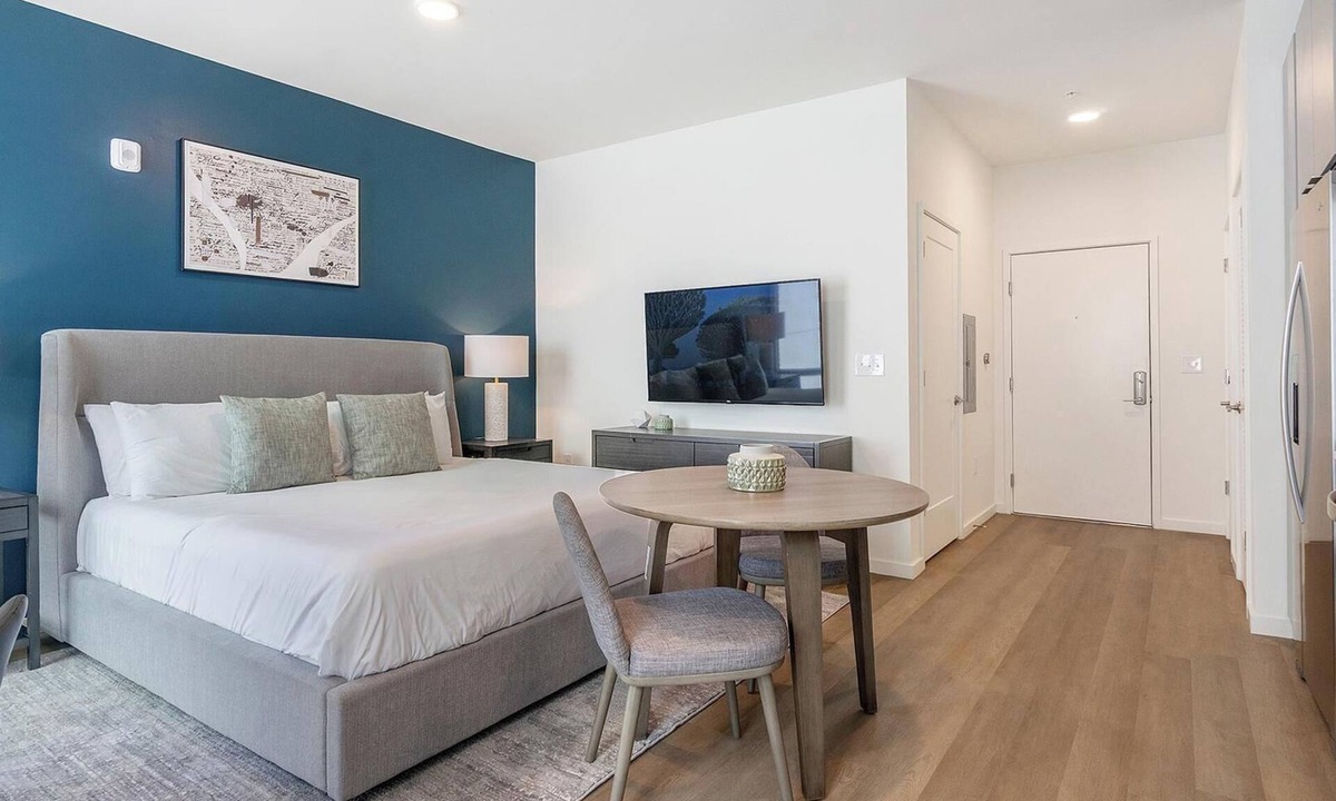Durham Apartment | Landing | Amazing Studio, Pool, Gym