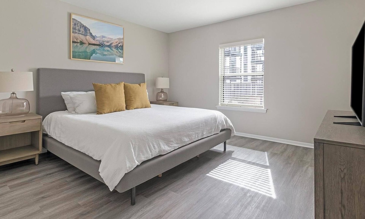 Homewood Apartment | Landing | Amazing 1BD, Pool, Gym