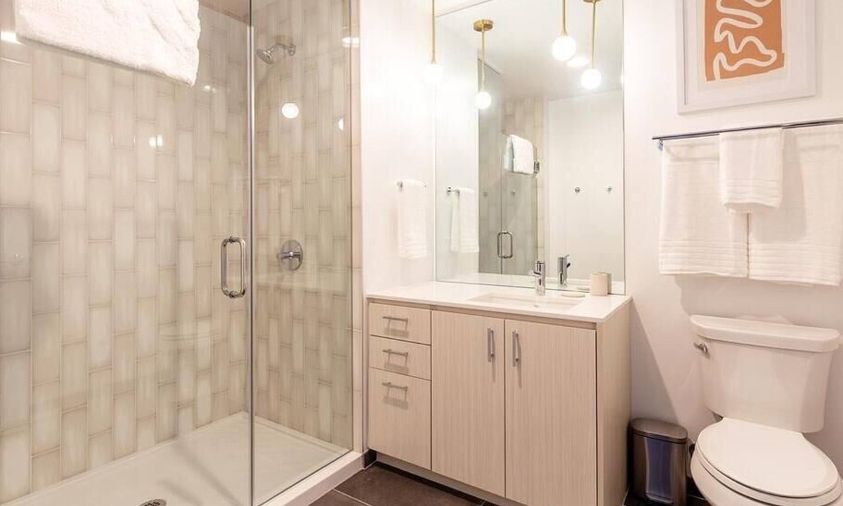 Buckman Neighborhood Apartment | Landing at 5 MLK - 2 Bedrooms in Southeast Portland