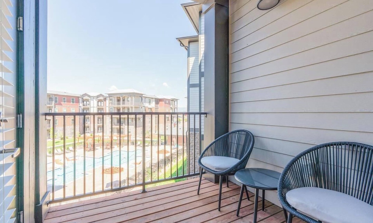 Briargate Apartment | Landing at Crowne at Briargate - 1 Bedroom in Briargate