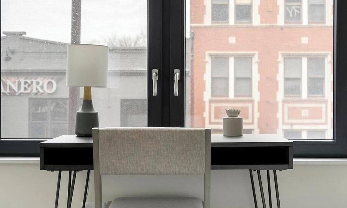 Logan Square Apartment | Landing at Logan Apartments - Studio in Logan Square