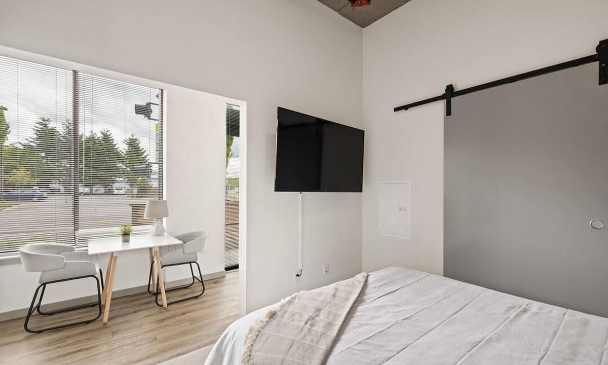 Kent Apartment | Landing at Midtown 64 - Studio in Downtown Kent