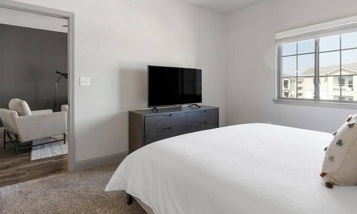 Burleson Apartment | Landing at Shannon Creek Apartments - 1 Bedroom in Downtown Burleson