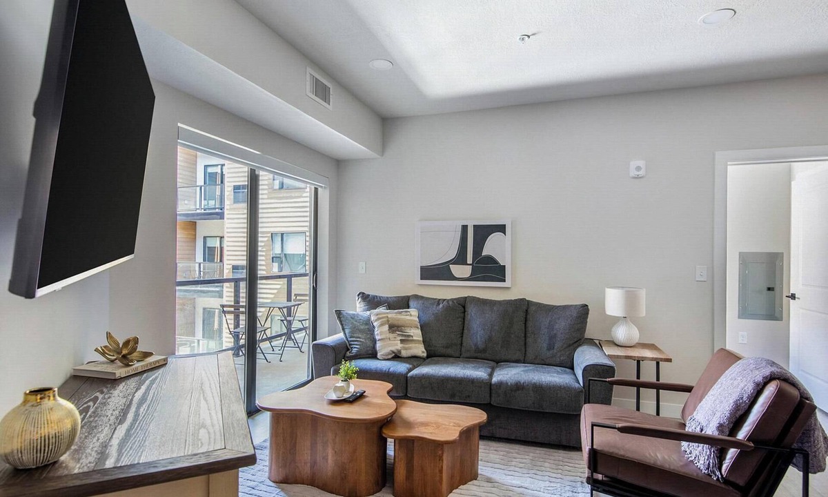 People's Freeway Apartment | Landing | Beautiful 2BD in Granary District