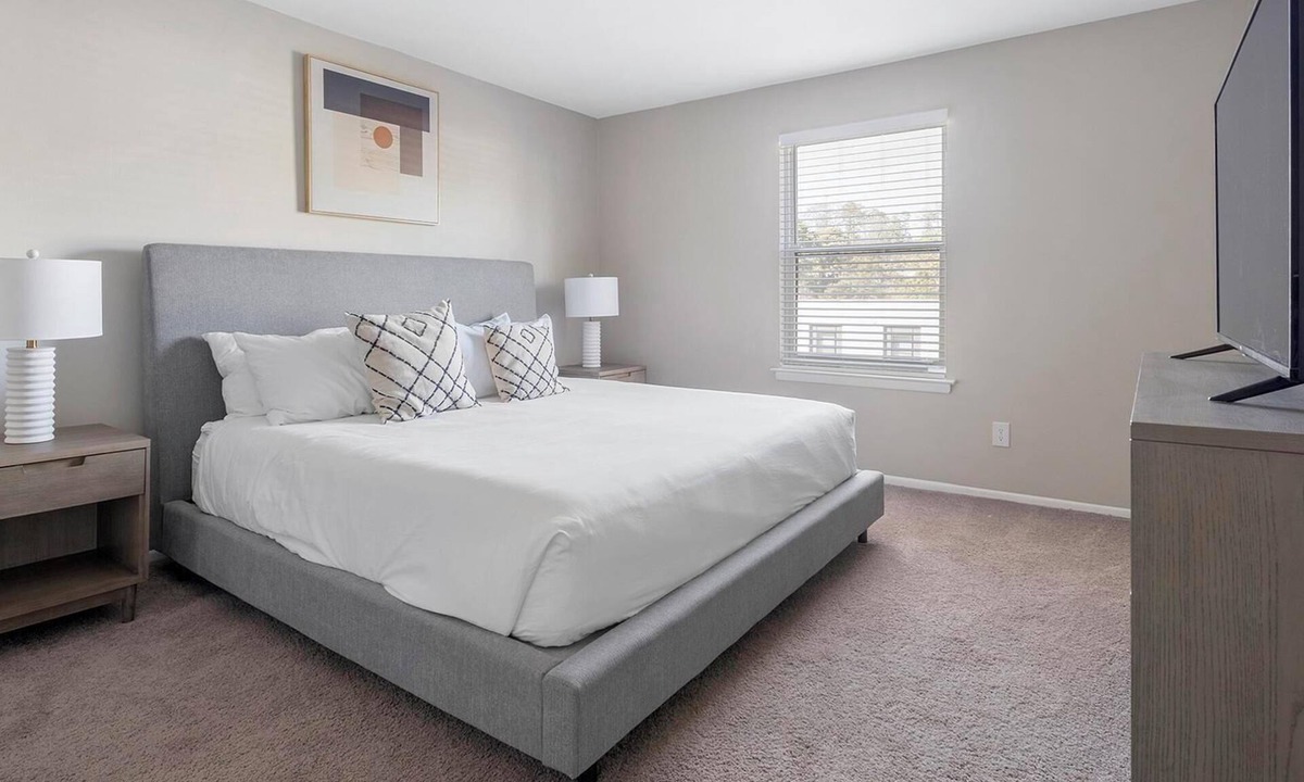 Homewood Apartment | Landing | Beautiful 2BD, Clubhouse, Gym
