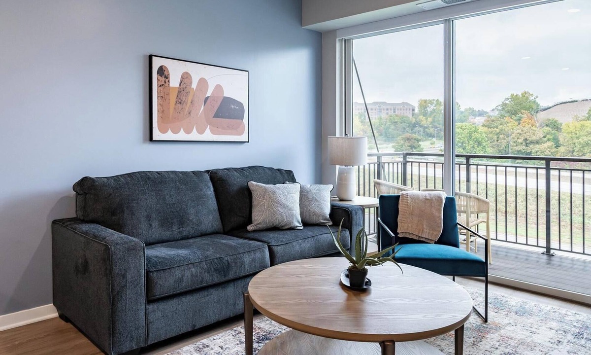 North Kansas City Apartment | Landing | Beautiful 1BD, Courtyard, Pool