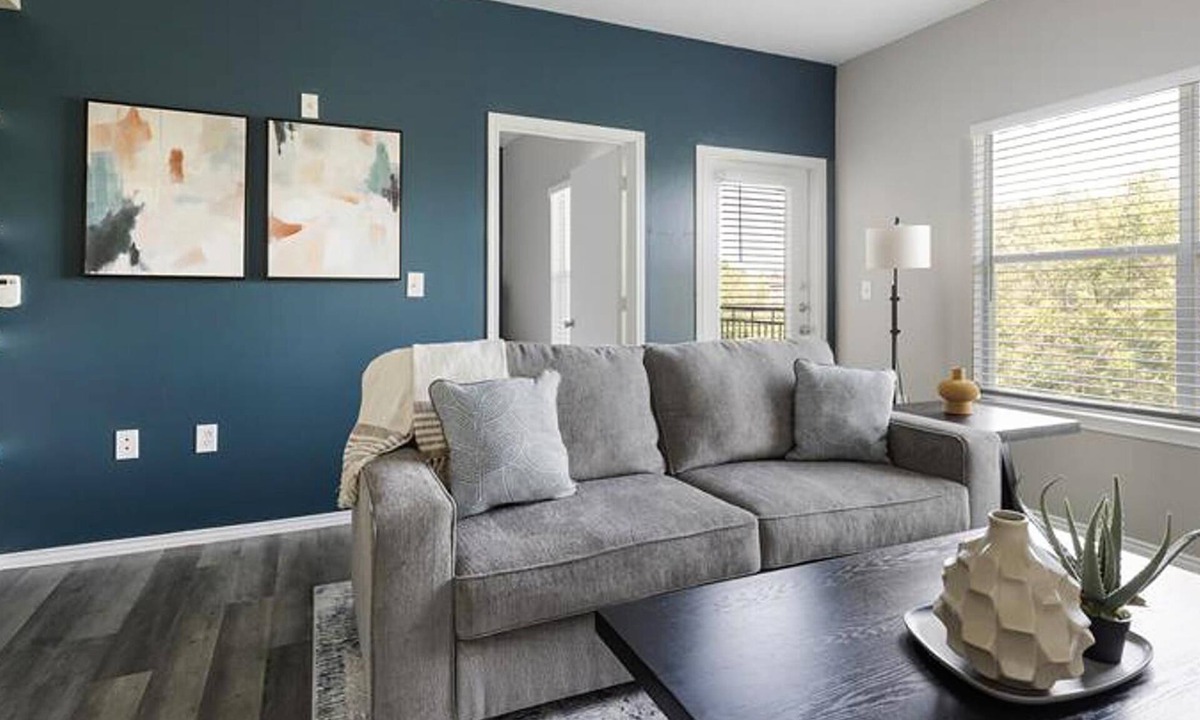 Royal Ridge Apartment | Landing | Beautiful 1BD, Clubhouse, Pool
