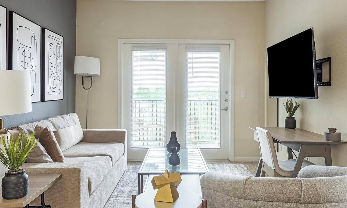 Sweetbriar Apartment | Landing | Beautiful 1BD, Courtyard, Pool