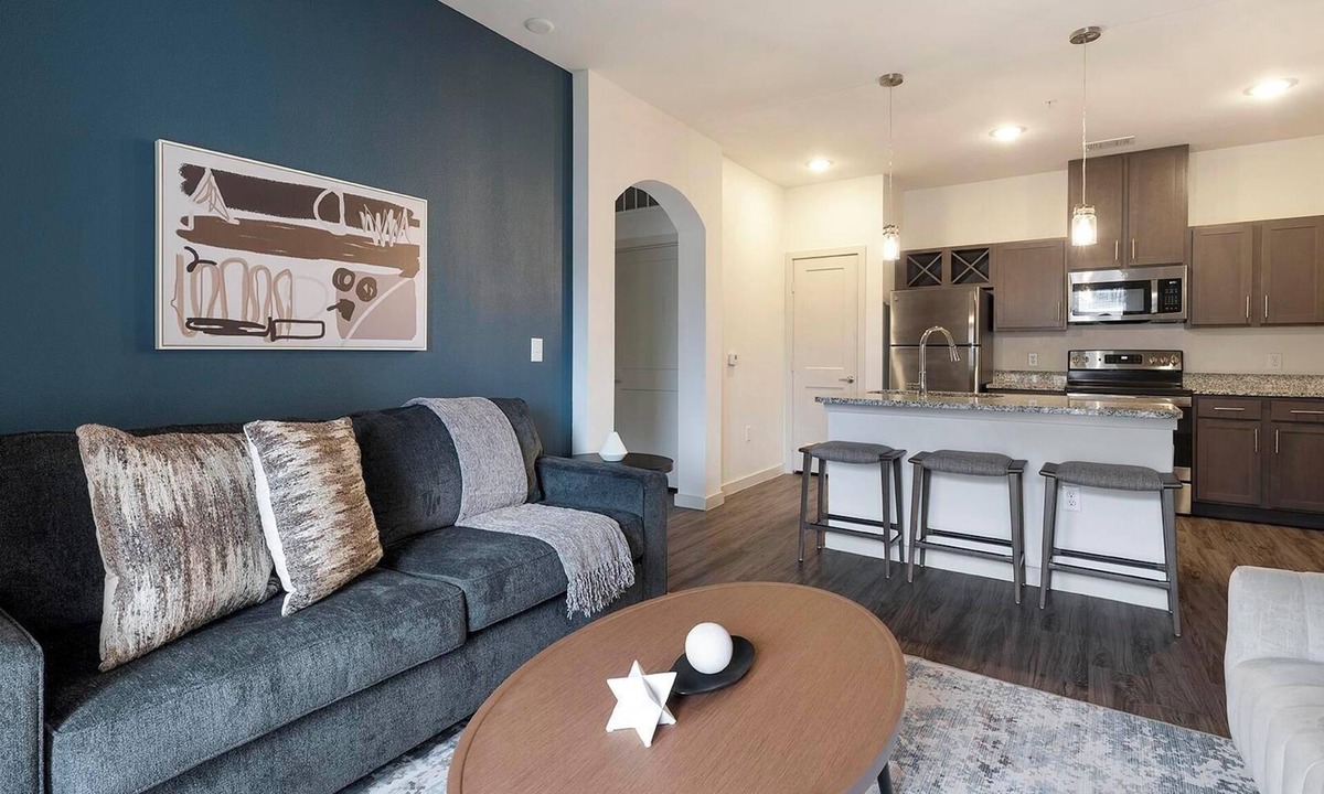 Buda Apartment | Landing | Beautiful 1BD, Game Room, Gym
