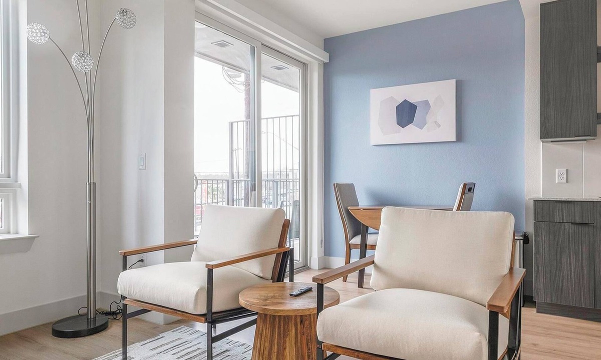 MLK Apartment | Landing | Beautiful 1BD, Gym, Courtyard