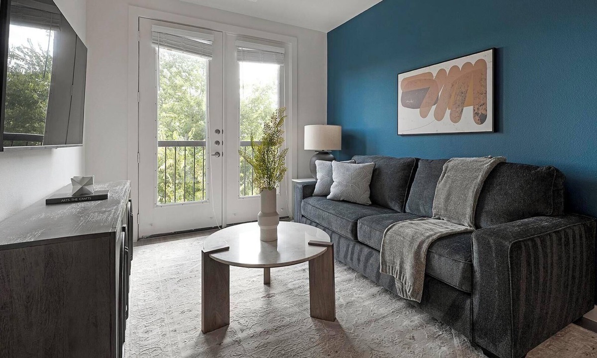 Sweetbriar Apartment | Landing | Beautiful 1BD, Pool, Gym